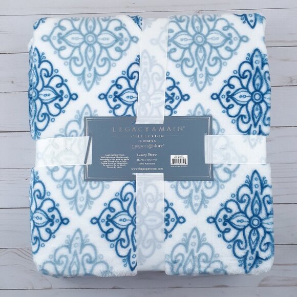 Legacy & Main Velvet Plush Throw Blanket 50x70 Blue White - Picture 2 of 2